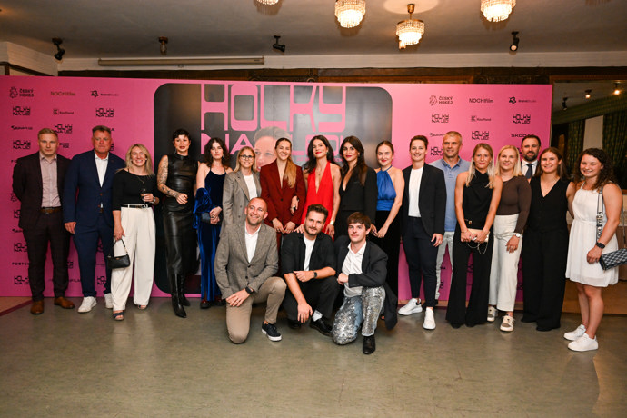 FOTO: Společná fotka na premiéře filmu Holky na led. – stránka 7