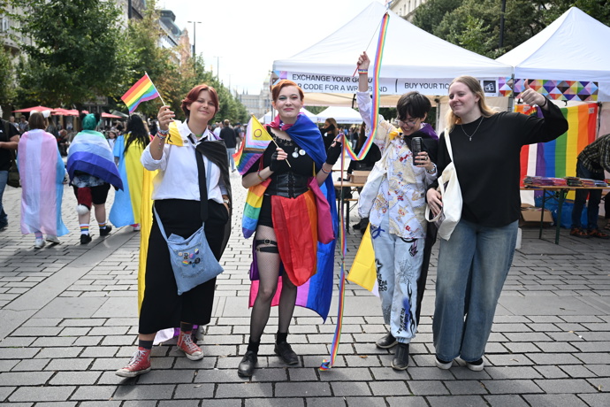 FOTO: Prague Pride 2025 byl plný rozmanitých oblečků. – stránka 166