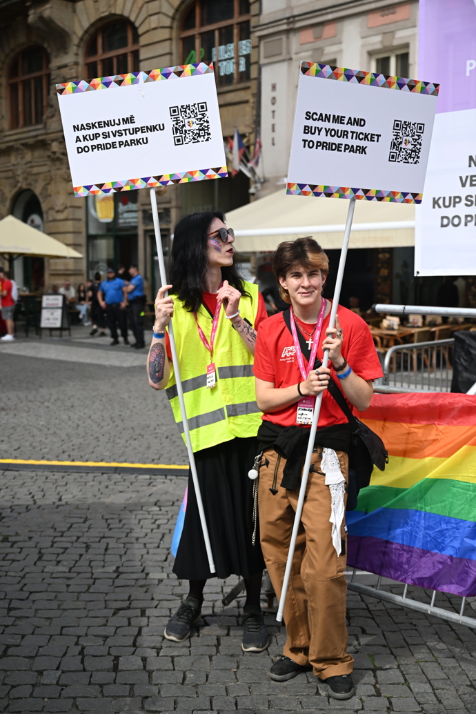 FOTO: Prague Pride 2025 byl plný rozmanitých oblečků. – stránka 151