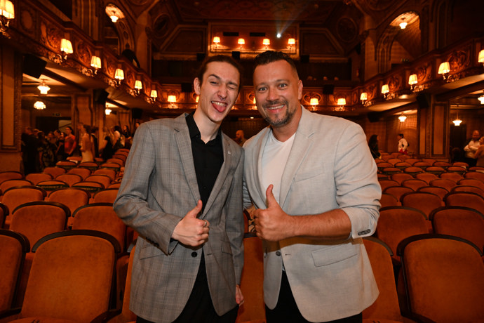FOTO: Michal Kavalčík se synem si premiéru užili. – stránka 15