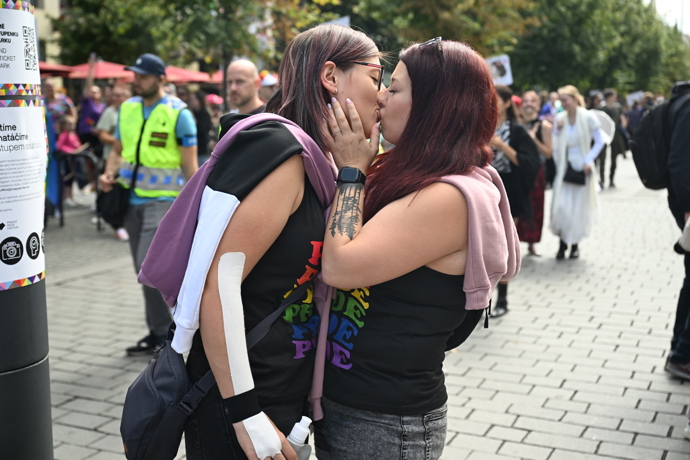 FOTO: Prague Pride 2025 byl plný rozmanitých oblečků. – stránka 112