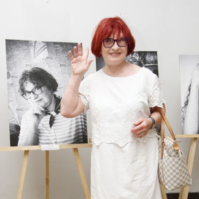 Už jako malá holčička přišla tragicky o maminku, která jí přímo před očima podlehla srdečnímu selhání.