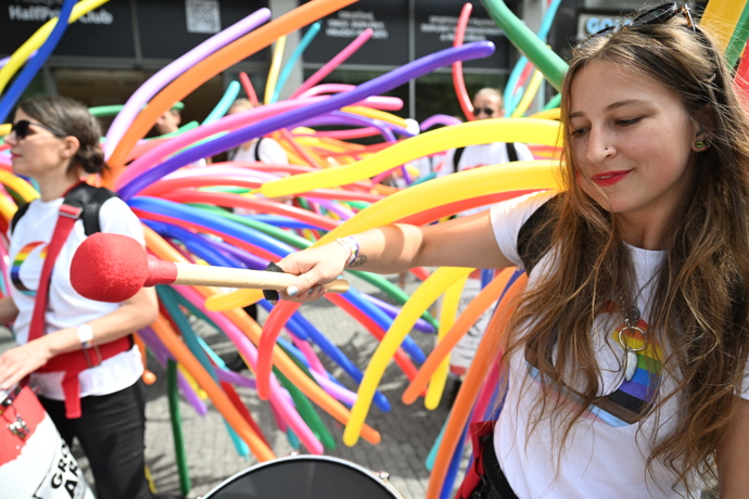FOTO: Prague Pride 2025 byl plný rozmanitých oblečků. – stránka 103