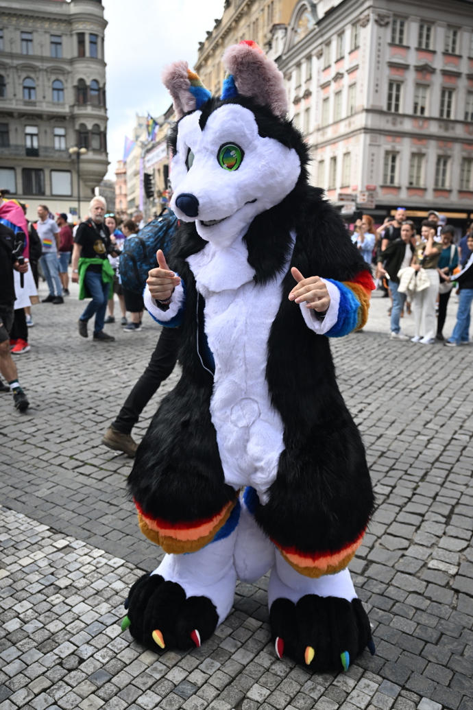 FOTO: Prague Pride 2025 byl plný rozmanitých oblečků. – stránka 100