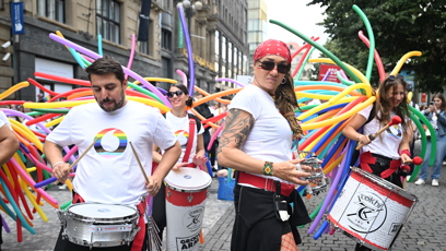 FOTO: Prague Pride 2025 byl plný rozmanitých oblečků.