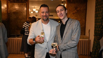FOTO: Michal Kavalčík se synem na premiéře filmu Pod Parou.