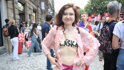 FOTO: Eva Toulová odhalila hrudník.