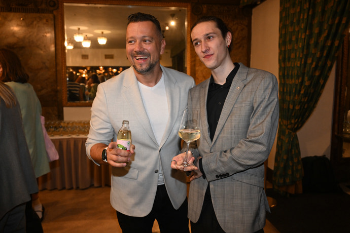 FOTO: Michal Kavalčík vzal syna do společnosti. – stránka 14