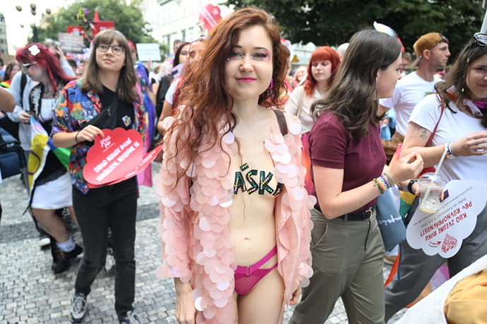FOTO: Eva Toulová na Prague Pride. – stránka 42