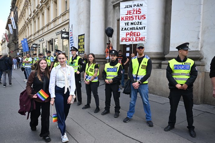 FOTO: Prague Pride 2025 byl plný rozmanitých oblečků. – stránka 76