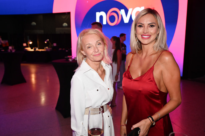 FOTO: Denise Ayverdi a Veronika Žilková. – stránka 1