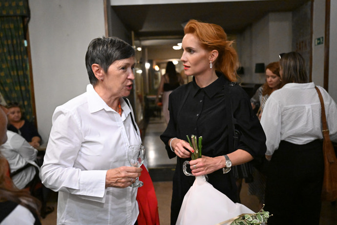 FOTO: Hana Vagnerová dostala květinu. – stránka 8