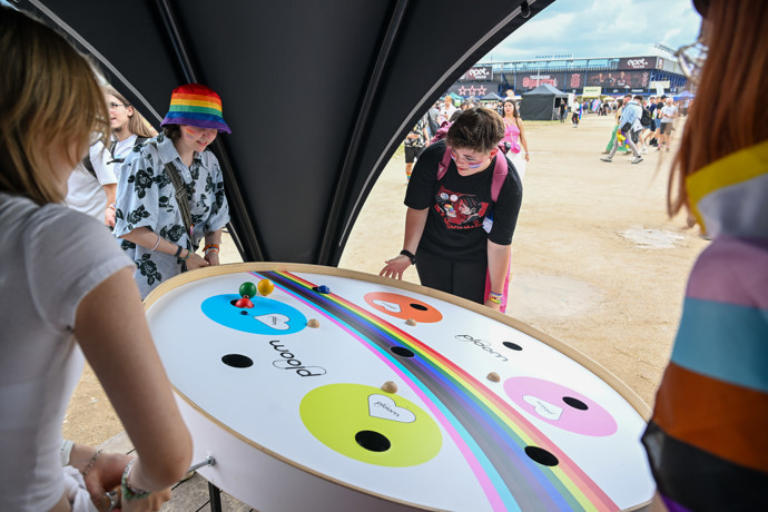 FOTO: Redakce eXtra.cz vyzpovídala návštěvníky Prague Pride. – stránka 6