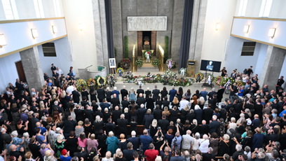 FOTO: Poslední rozloučení s Jiřím Krampolem ve strašnickém krematoriu.