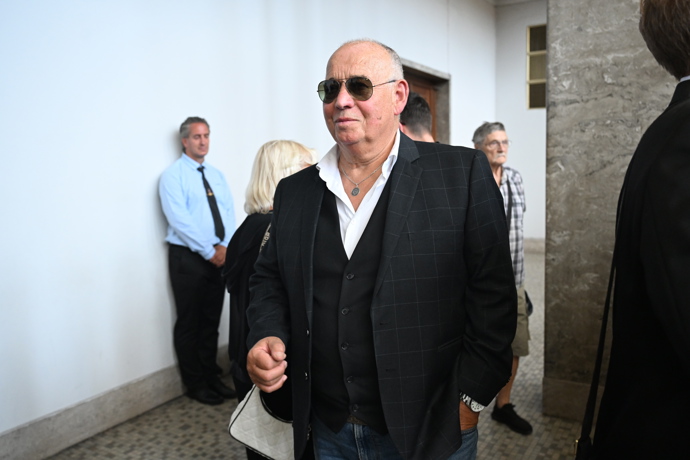 FOTO: Poslední rozloučení s Jiřím Krampolem ve strašnickém krematoriu. – stránka 73