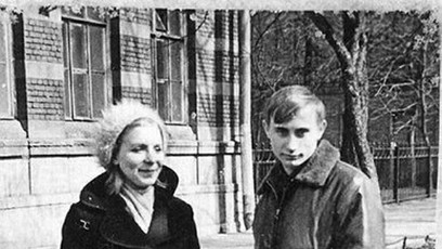 FOTO: Vladimir Putin se svou matkou.