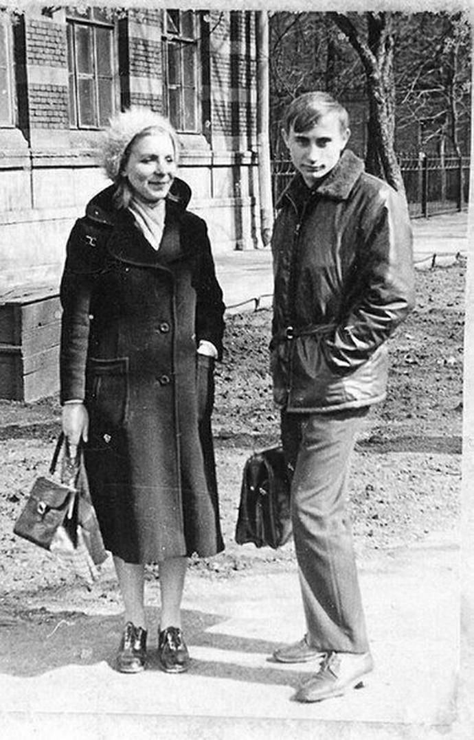 FOTO: Vladimir Putin se svou matkou.