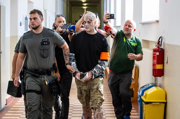 FOTO: Vercetti u soudu.