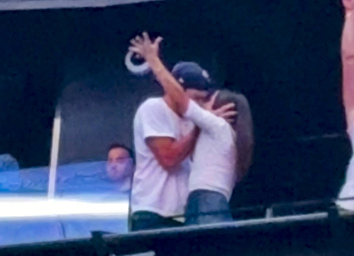 FOTO: Ashton Kutcher a Mila Kunis si nakonec dali polibek. – stránka 1