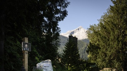 FOTO: Improvizovaný hrob někdejší biatlonistky Laury Dahlmeierové.