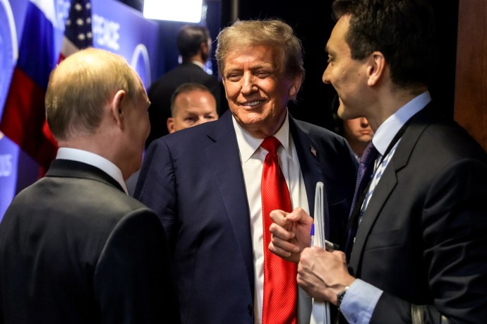 FOTO: Donald Trump označil setkání s Vladimirem Putinem označil za produktivní. – stránka 1