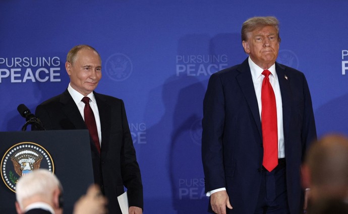 FOTO: Donald Trump i Vladimir Putin se společné setkání pochvalovali a jsou spokojeni s výsledky.