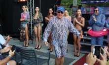 Lev přehlídkových mol Felix Slováček