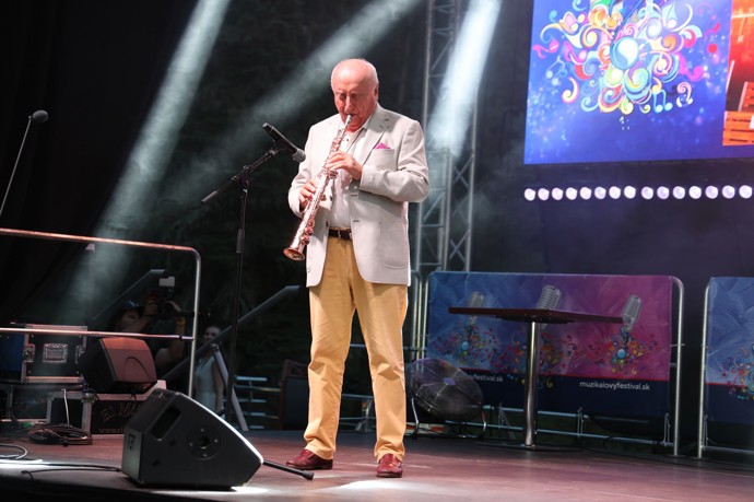 FOTO: Felix Slováček na Muzikálovém festivalu Jozefa Bednárika samozřejmě i preludoval – stránka 5