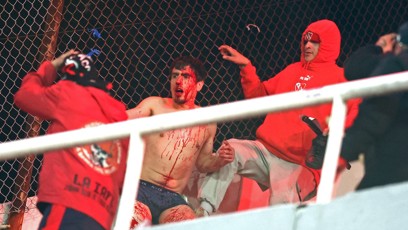 FOTO: Na stadionu vypuklo násilí.