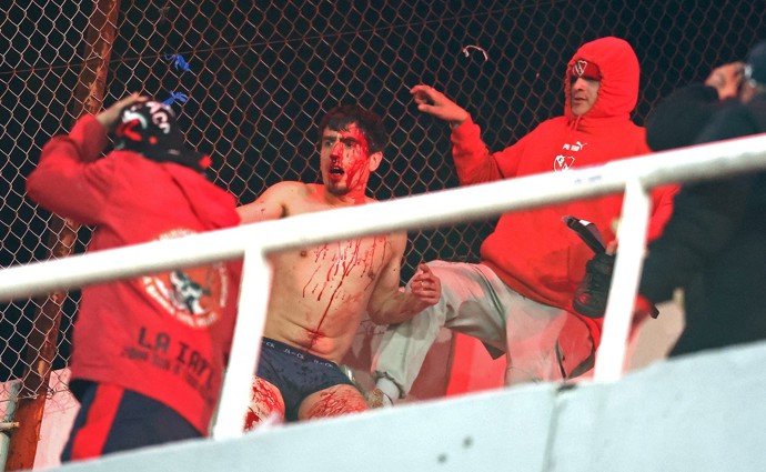 FOTO: Na stadionu vypuklo násilí.