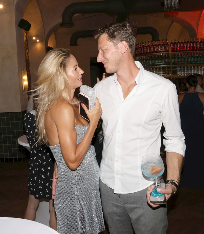 FOTO: Tereza Barošová a Filip Neusser na otvíračce restaurace v Brně. – stránka 1