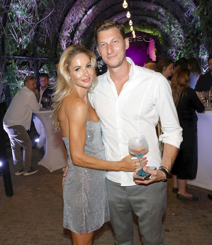 FOTO: Tereza Barošová a Filip Neusser na otvíračce restaurace v Brně. – stránka 1