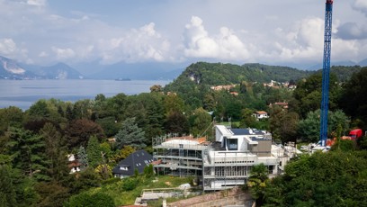 FOTO: Luxusní moderní vila Nedvěda a Rolins u italského jezera Lago Maggiore.
