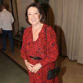 Marie Rottrová má červenou barvu v šatníku i po osmdesátce.