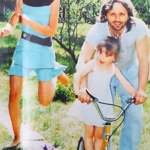 Manželka Jiřina měla vždy dlouhé štíhlé nohy. V mládí se živila jako pozemní stevardka.