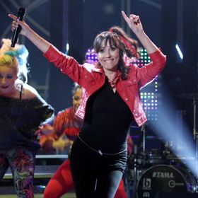 Kožené bundy jsou nedílnou součástí jejích vystoupení.