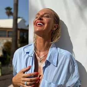 Simona Krainová slaví 53. narozeniny. 