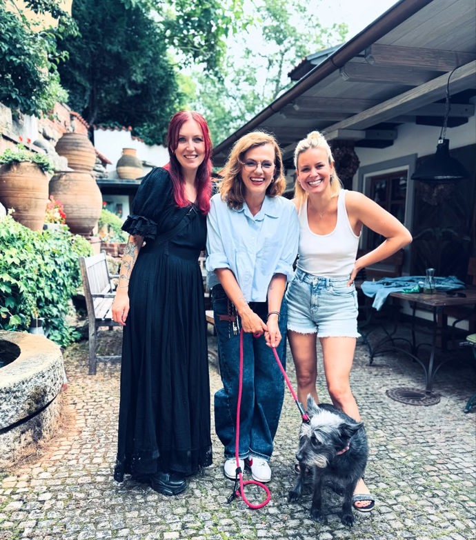 FOTO: Marta Jandová se svou fenkou Zarou. – stránka 18