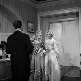 snímek ze seriálu Sňatky z rozumu