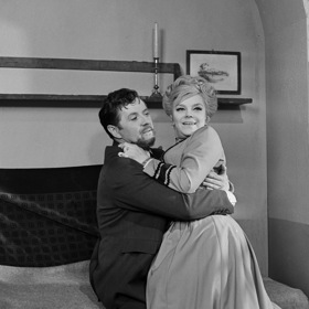 snímek ze seriálu Sňatky z rozumu