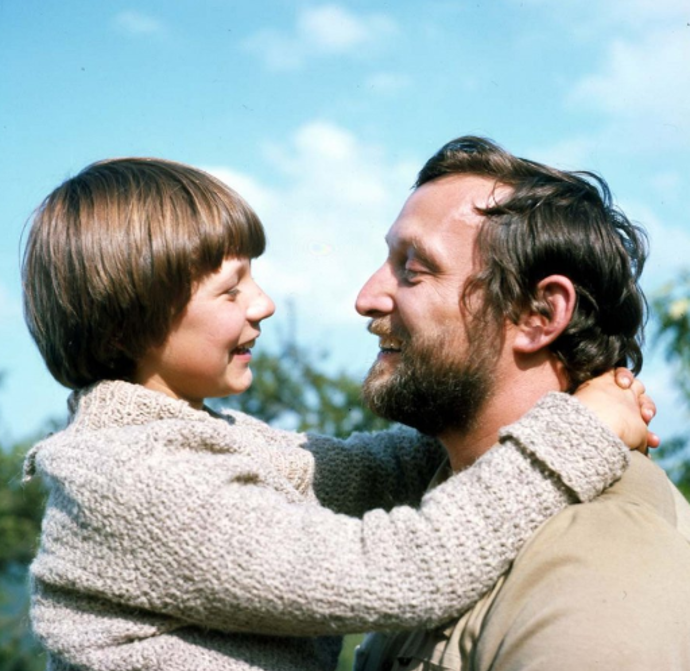 FOTO: Ladislav Frej s Tomášem Holým ve filmu Za trnkovým keřem.