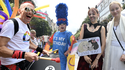 FOTO: Prague Pride 2025 byl plný převleků, lásky i pozitivní nálady.