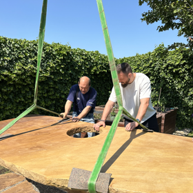 Judista Lukáš Krpálek si domů pořídil obří stůl od české firmy.