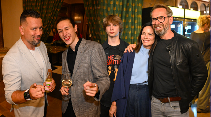 FOTO: Slavné tváře vyvedli své nejbližší.