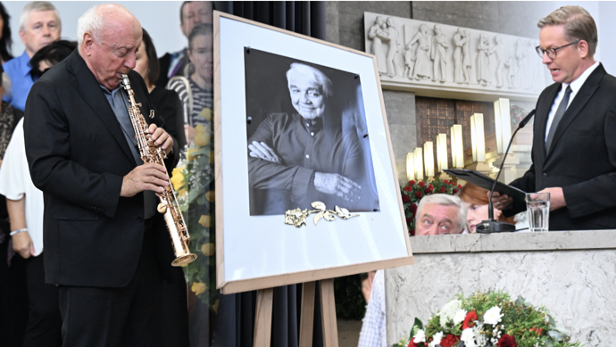 Foto k tématům Felix Slováček, Aleš Cibulka, pohřeb Jiřího Krampola  – stránka 2