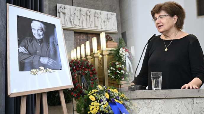 Foto k tématům Marie Formáčková, pohřeb Jiřího Krampola 