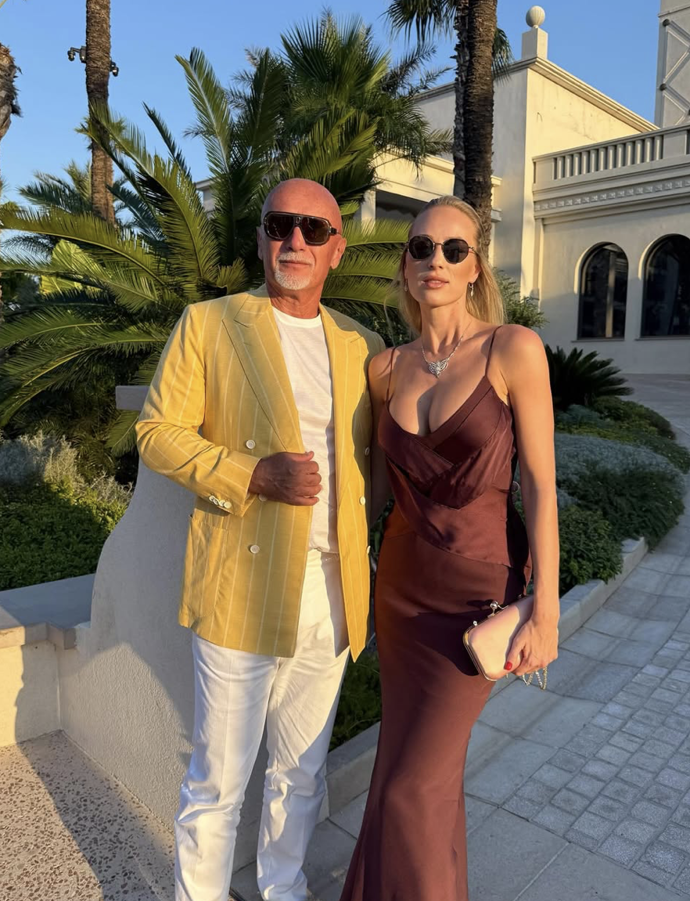 FOTO: Anna-Marie Chladová s manželem Richardem Chladem ve Francii. – stránka 10