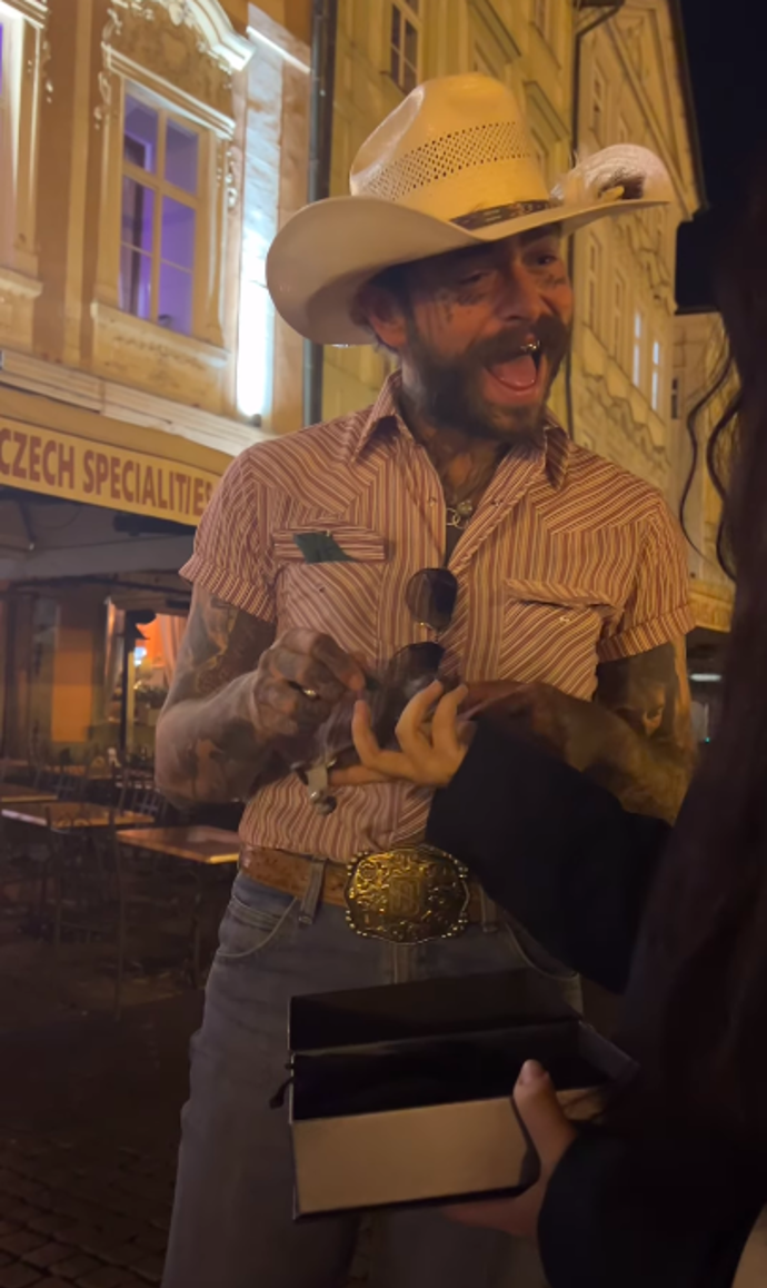 FOTO: Post Malone byl nadšený z dárků od fanynky. – stránka 3