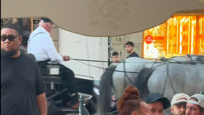 FOTO: Post Malone na pivku v Praze.