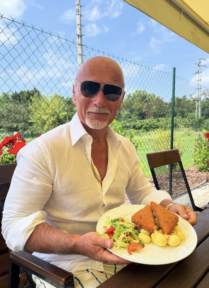 FOTO: Richard Chlad má rád smažák. – stránka 2